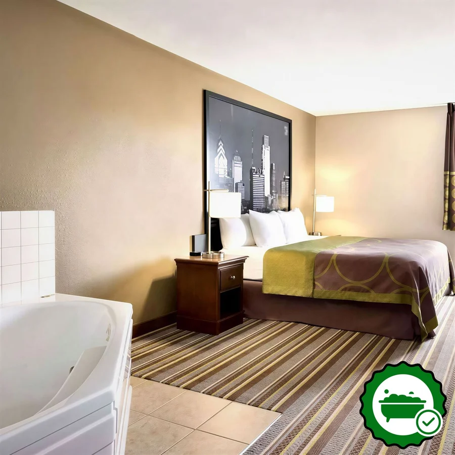 Super 8 by Wyndham Chambersburg I-81 - Verified Jacuzzi In-Room