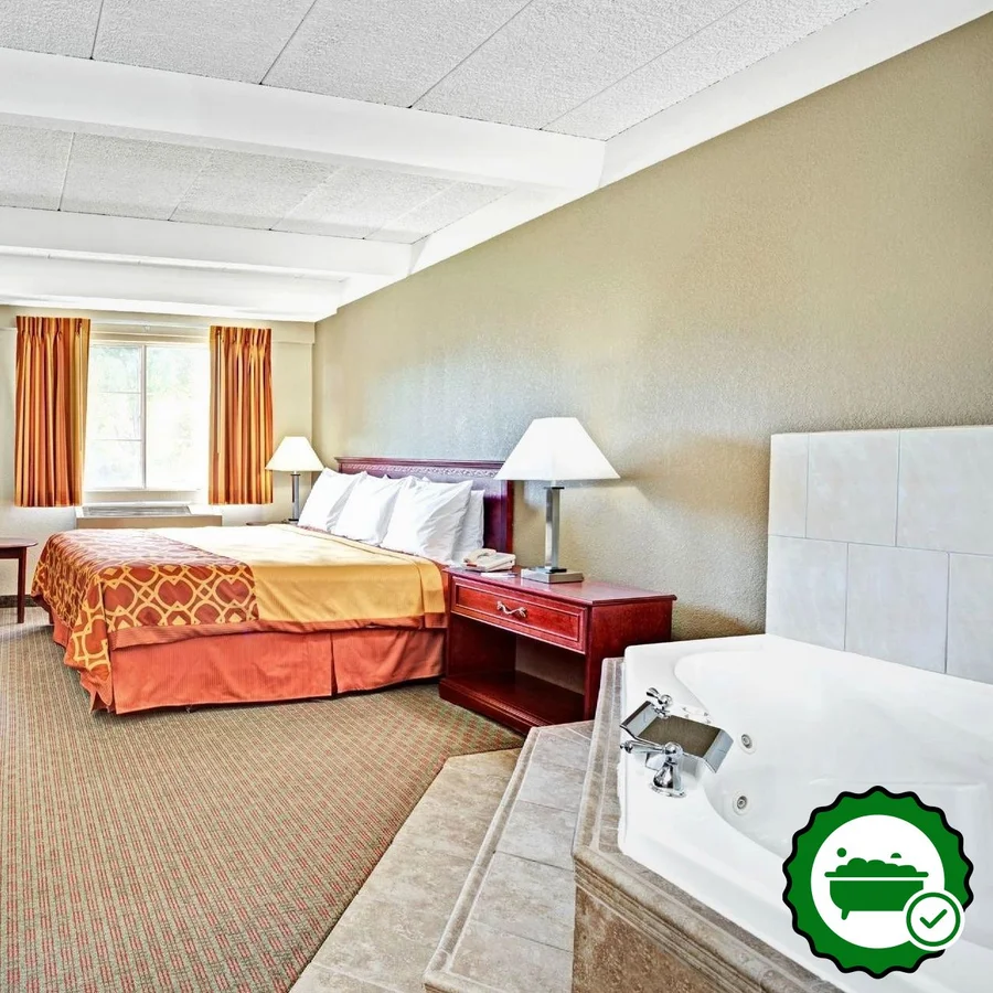 Travelodge by Wyndham Iowa City - Verified Jacuzzi In-Room