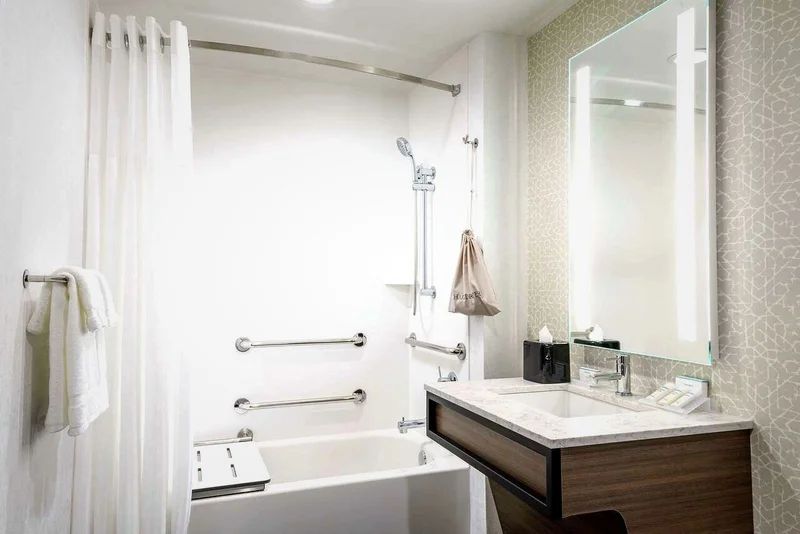 Hilton Garden Inn Annapolis Downtown - Featured hot tub
