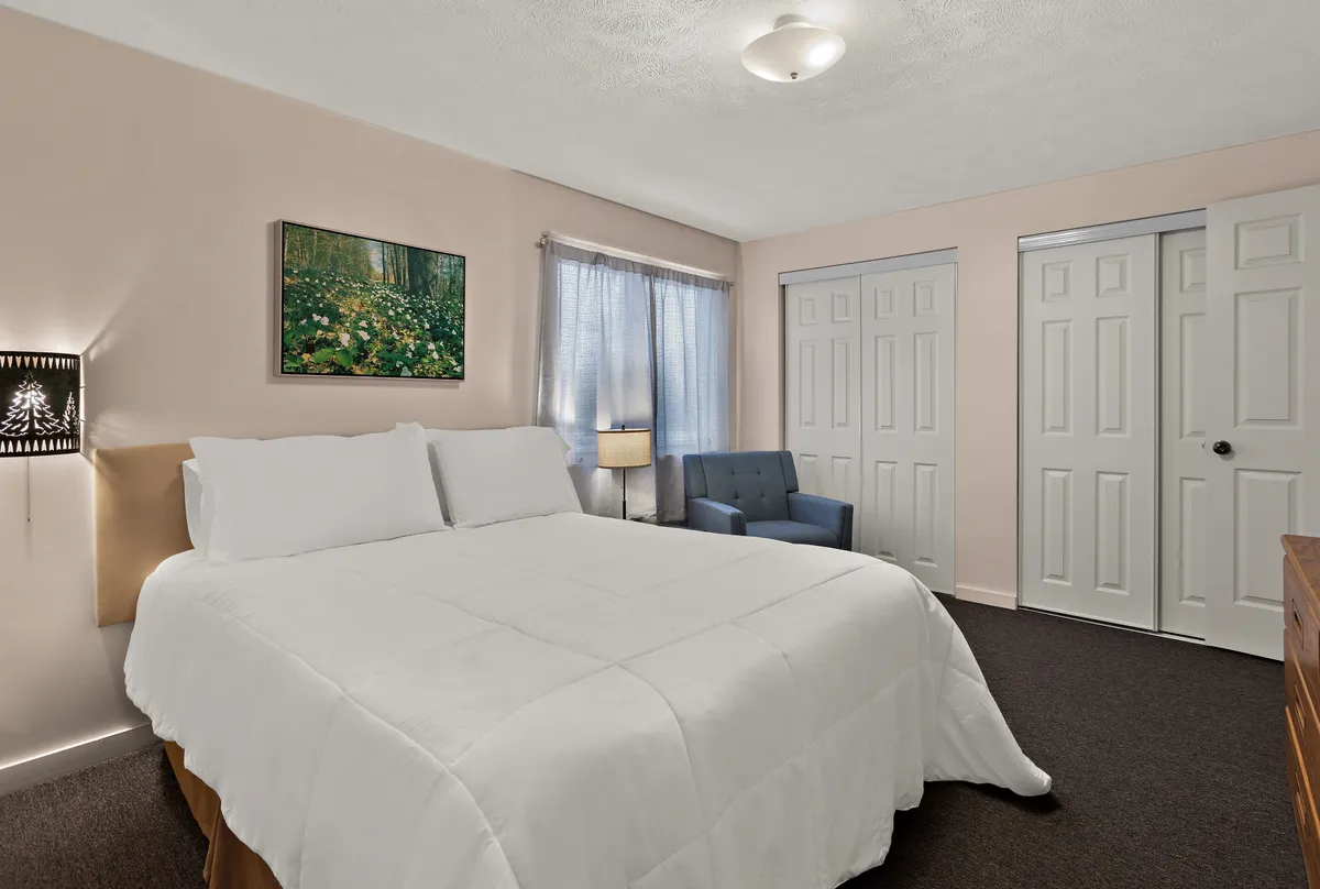 Traverse Bay Inn - Guest Room image