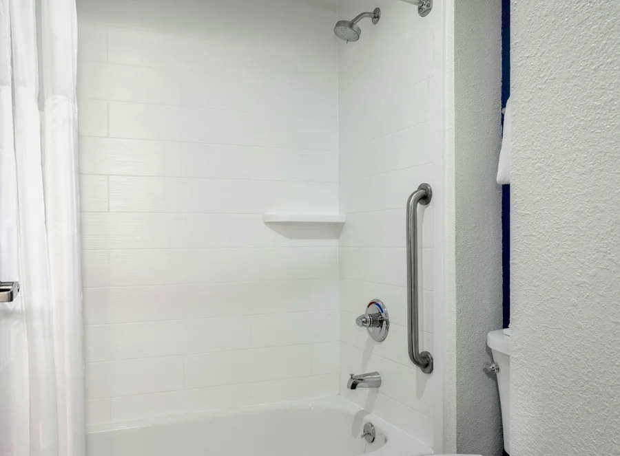 Spark By Hilton Evansville East In - Featured hot tub