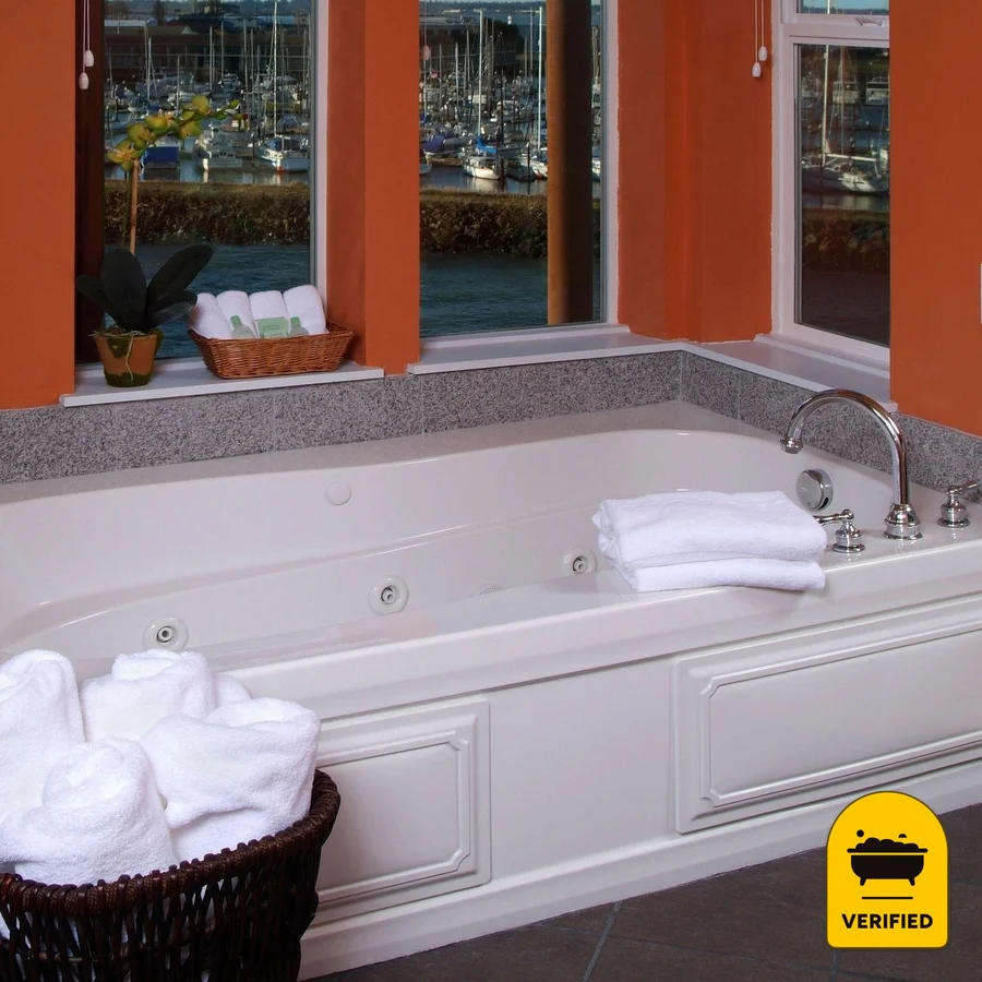 Cannery Pier Hotel & Spa: the One-Bedroom Jetted Tub Suite in Astoria, OR