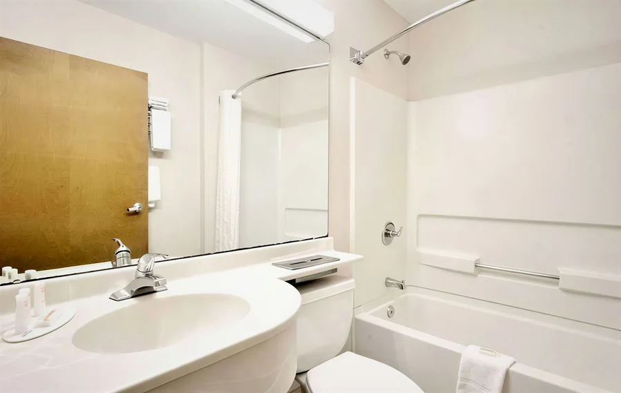 Microtel Inn & Suites by Wyndham Winston Salem - Featured hot tub