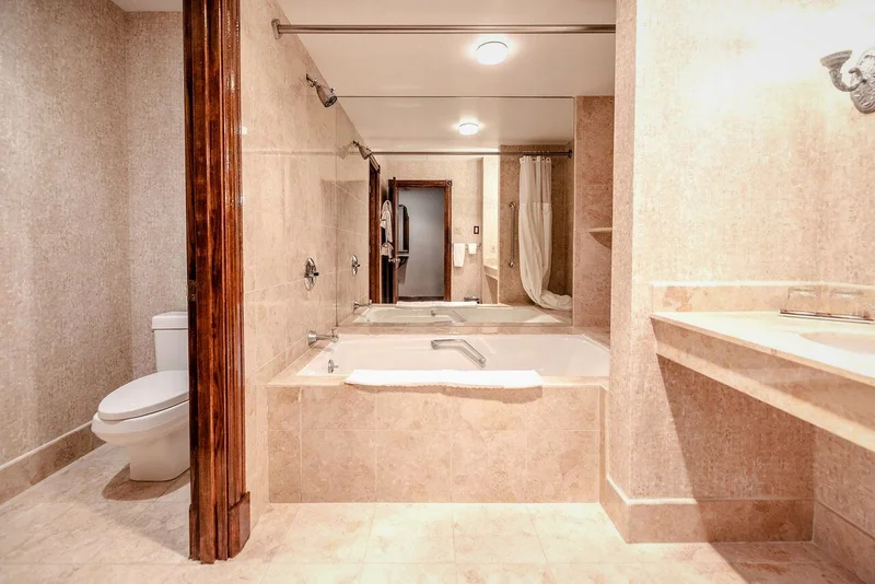 Chateau Merrimack Resort & Spa - Featured hot tub