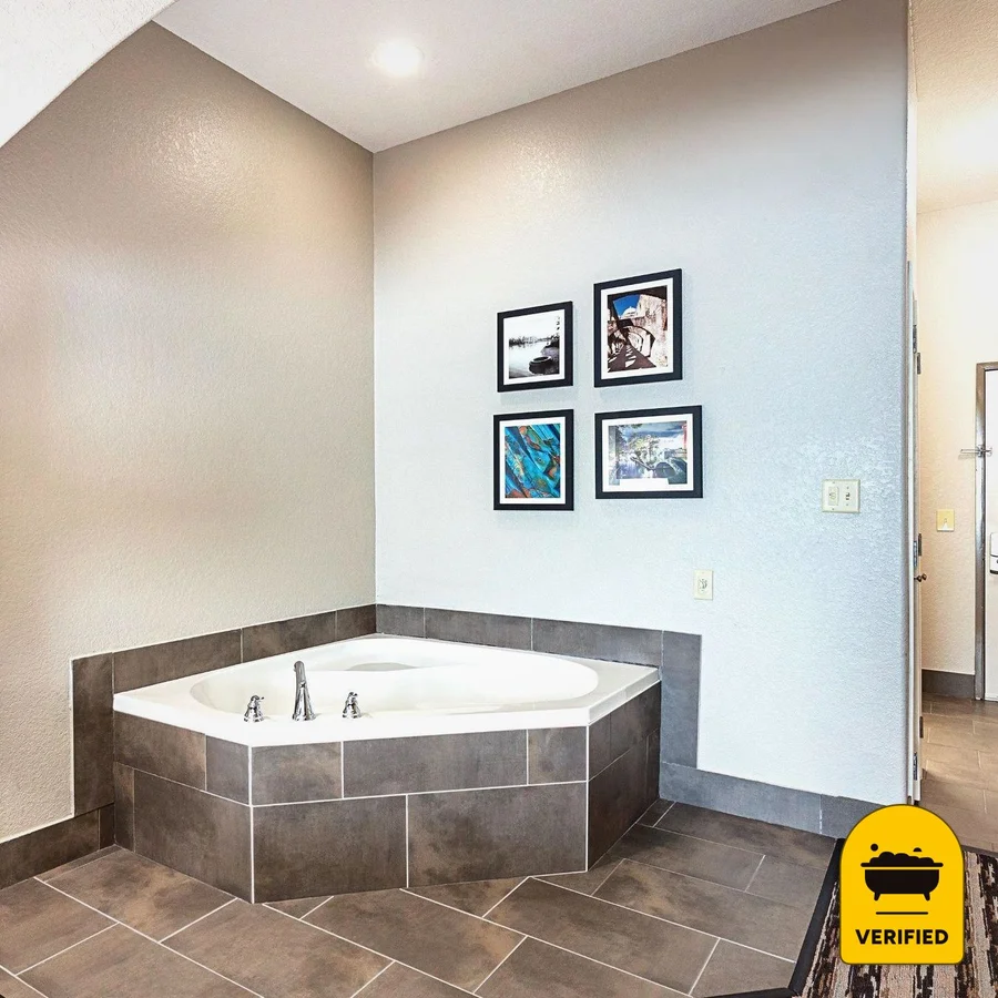 La Quinta Inn & Suites by Wyndham San Antonio Northwest — the water at San Antonio
