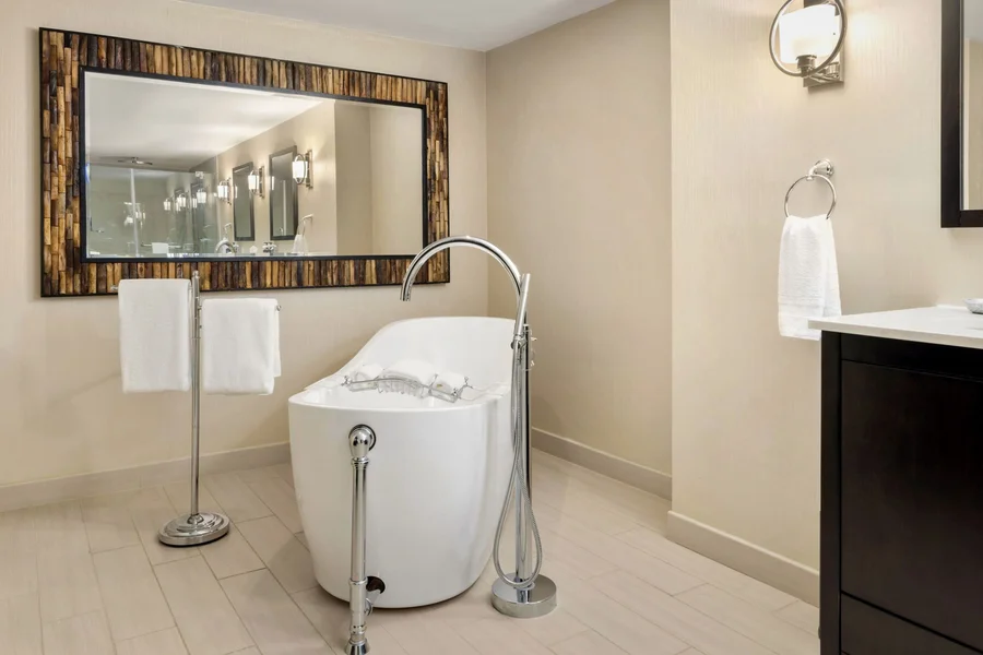 Sheraton Nashua - Featured hot tub