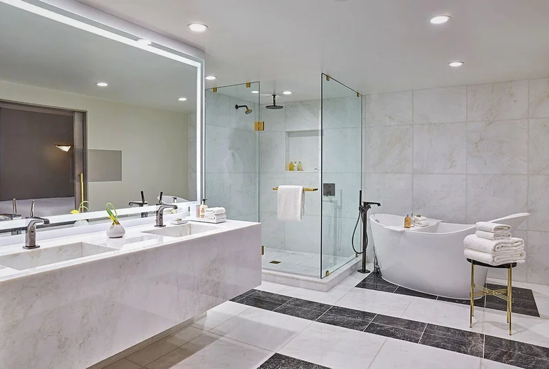 Hotel Crescent Court - Featured hot tub
