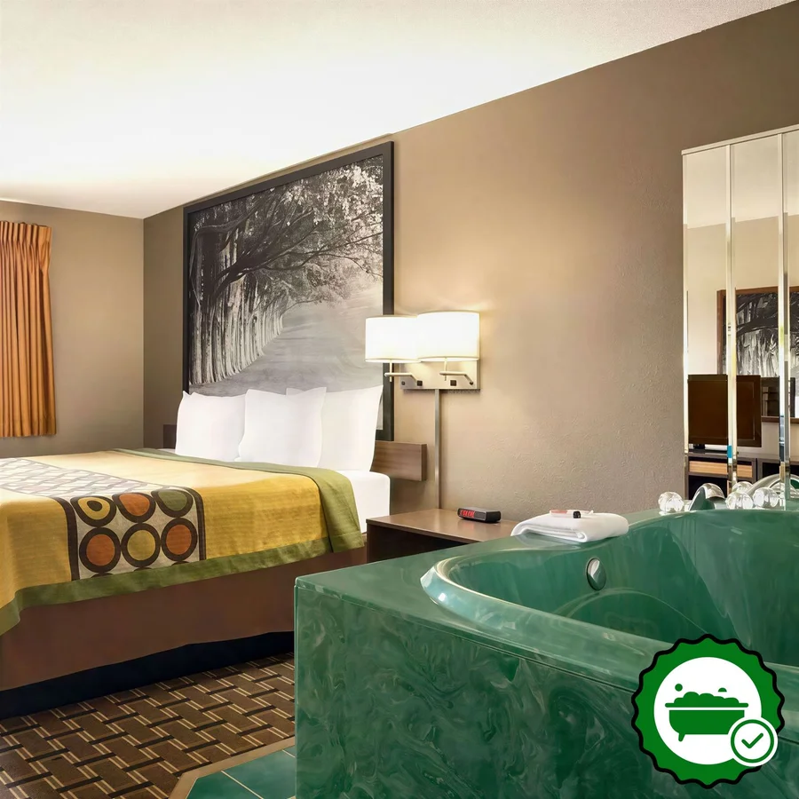 Super 8 by Wyndham Mayfield - Verified Jacuzzi In-Room