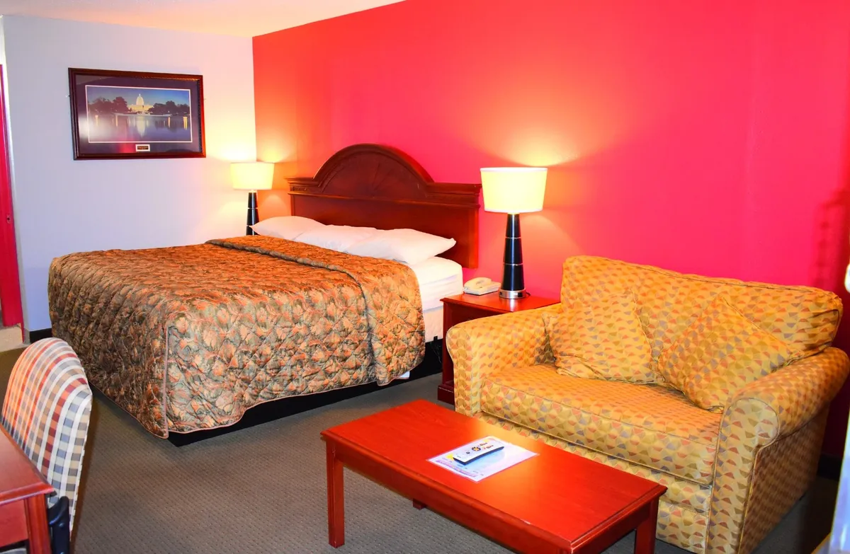Economy Inn Little Rock - Guest Room image