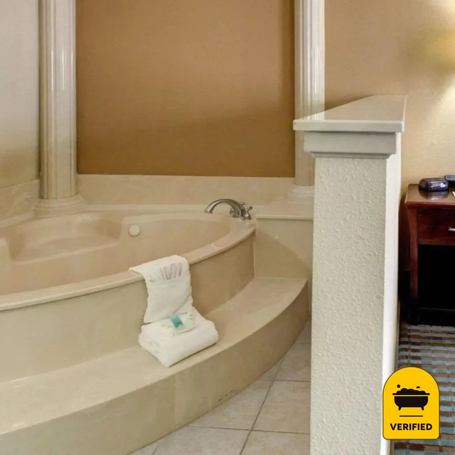 Comfort Inn Corsicana East: the King Spa Bath Room in Corsicana, TX