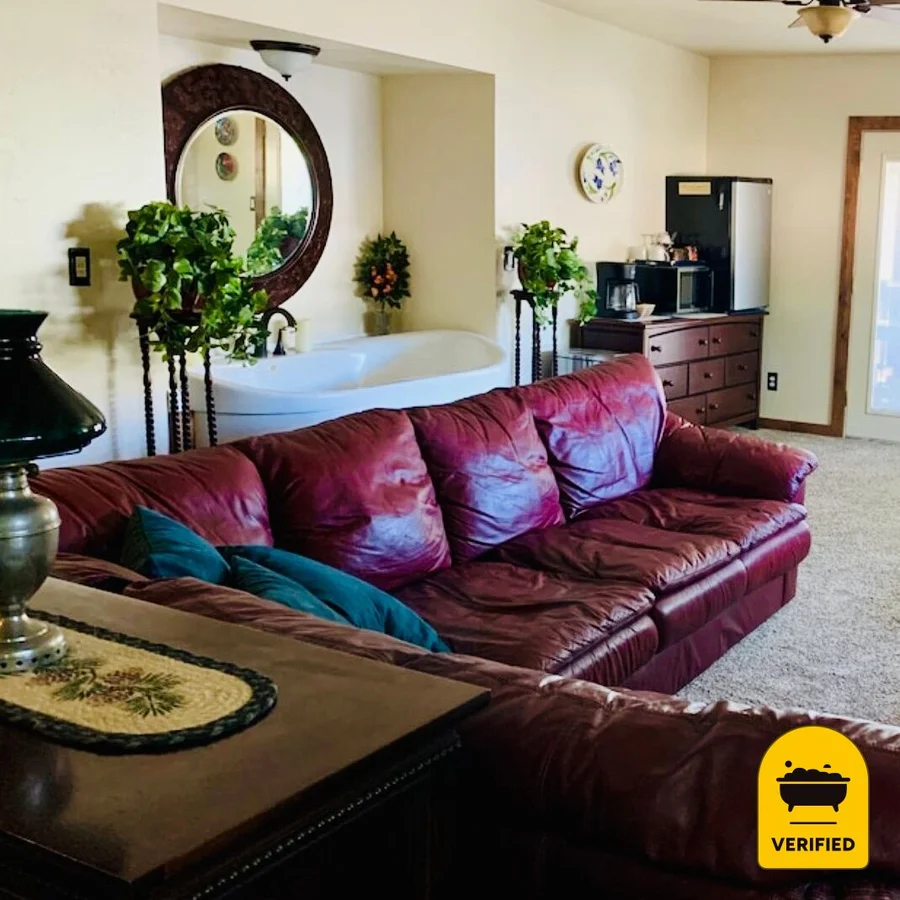 Beeline Guest House: the Deluxe Mountain View Jetted Tub Suite in Pine, AZ