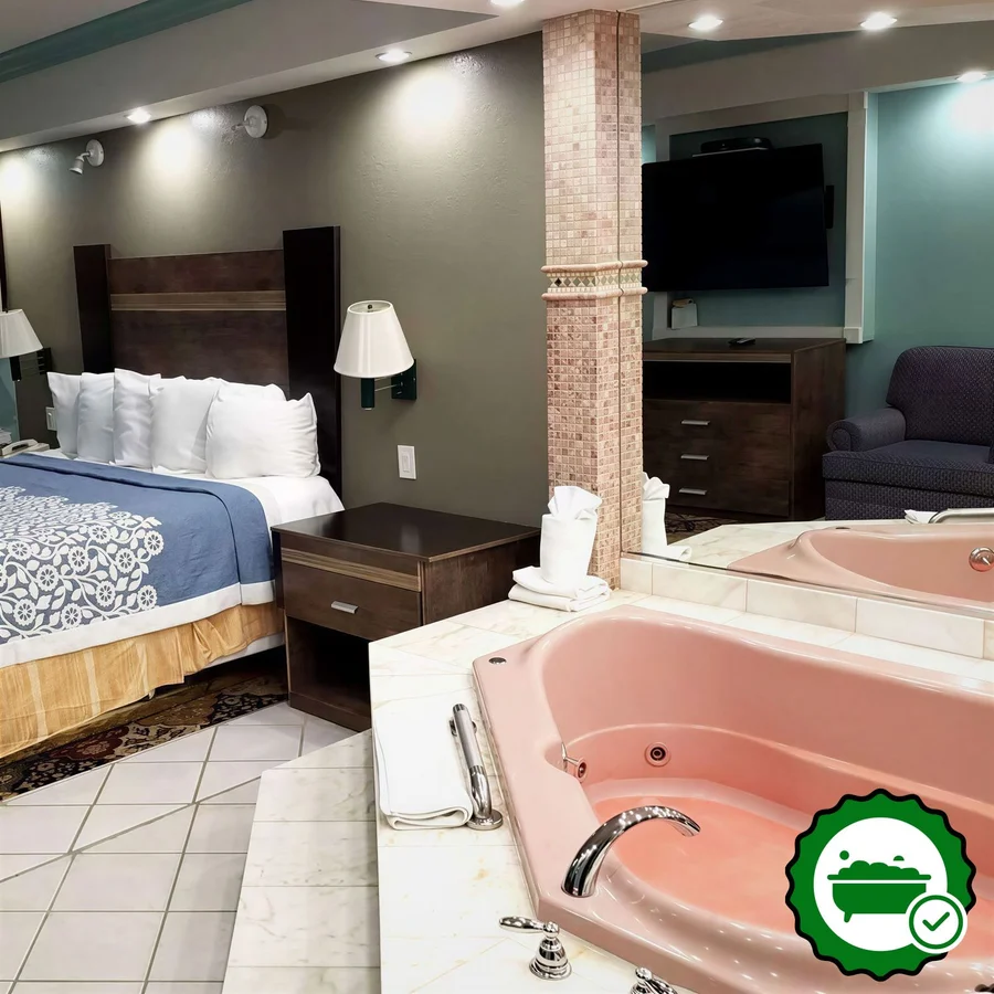 Days Inn by Wyndham Nanuet / Spring Valley - Verified Jacuzzi In-Room