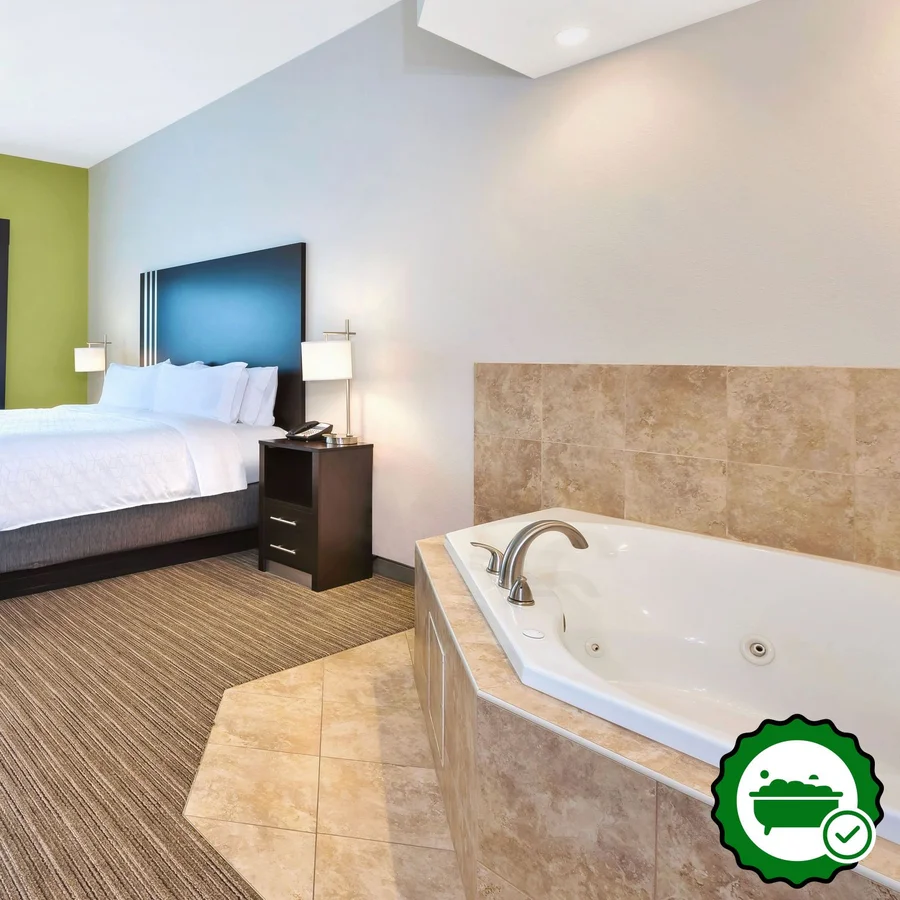 Holiday Inn Express & Suites Effingham By IHG - Verified Jacuzzi In-Room