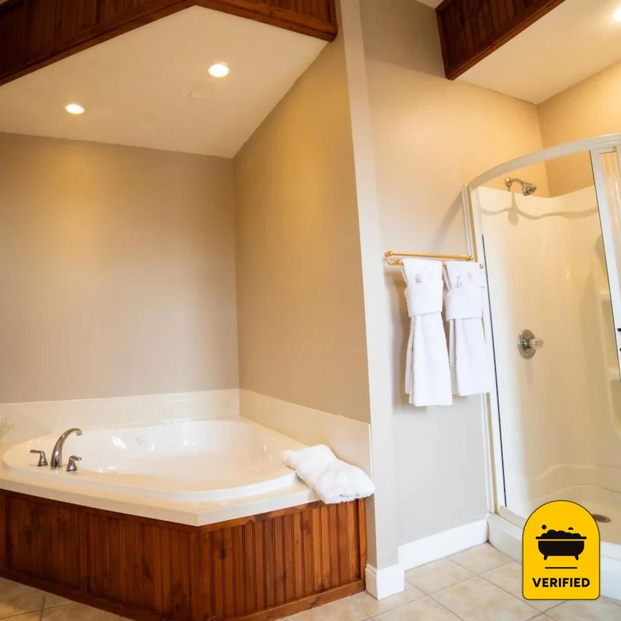 Oak Tree Hotel: the Oak Voyager Jacuzzi Suite in Arcadia, FL