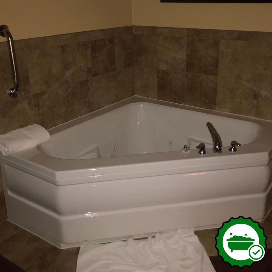 Sleep Inn & Suites Fargo Medical Center - Verified Jacuzzi In-Room
