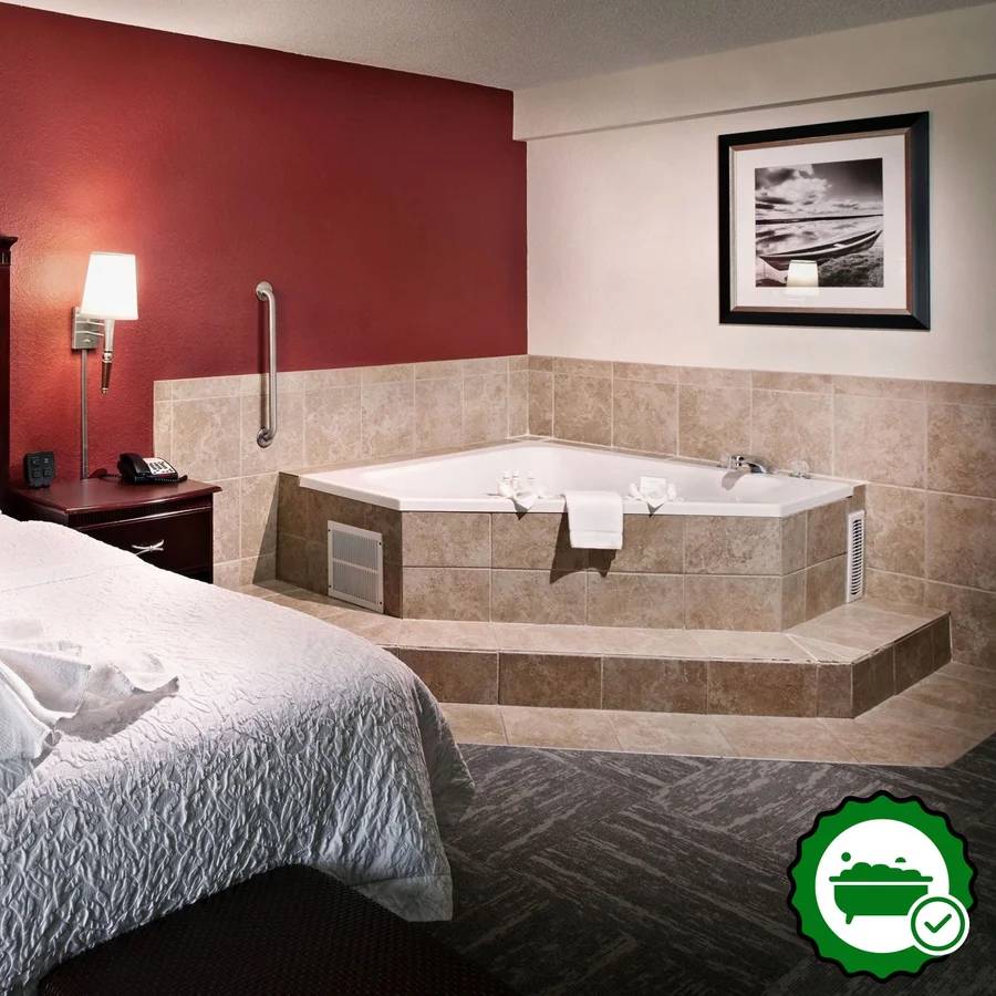 Hampton Inn & Suites Millington - Verified Jacuzzi In-Room