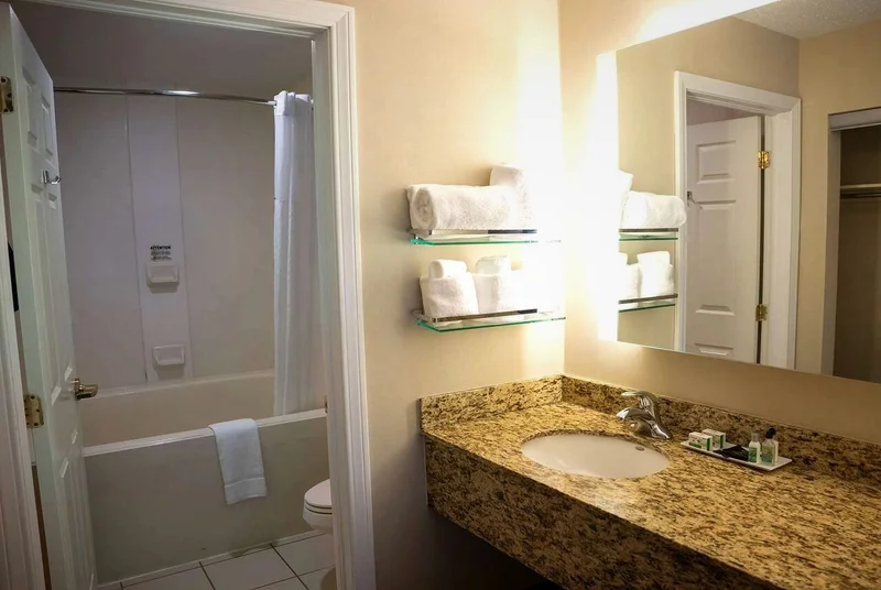 Hawthorn Suites by Wyndham Erie - Featured hot tub