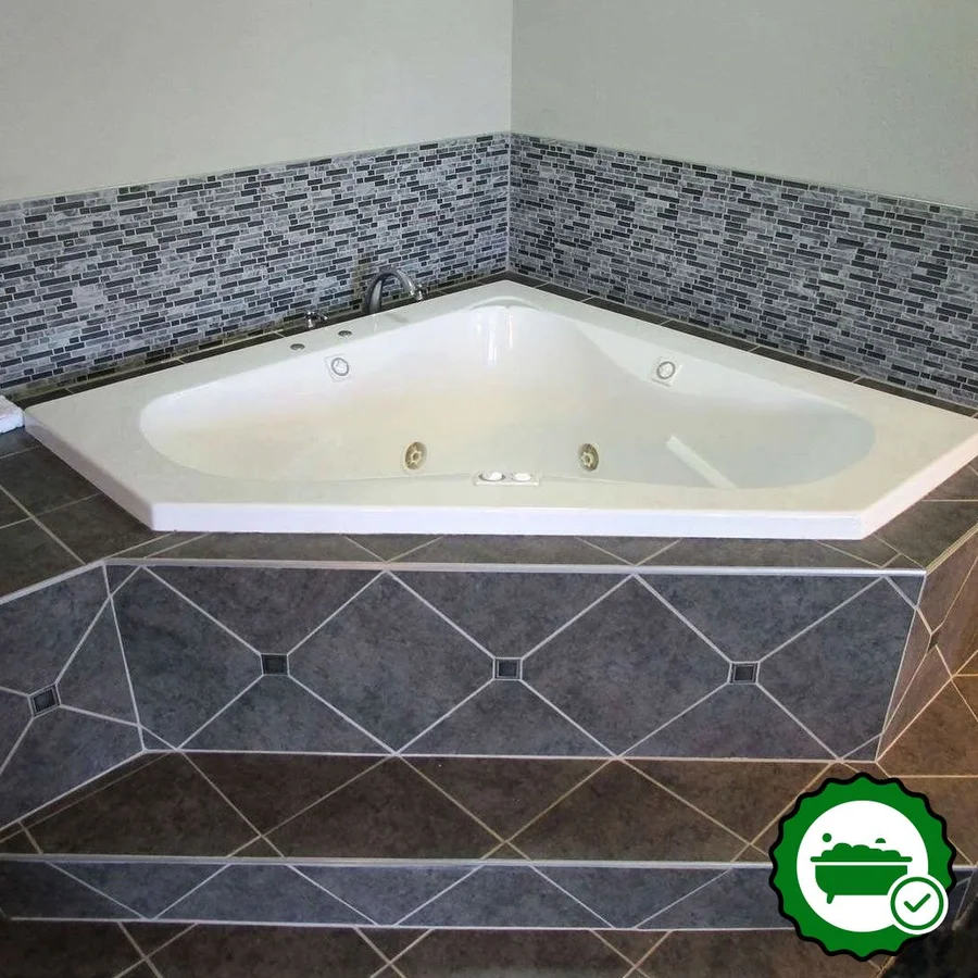 Best Western Plus Bloomington East Hotel - Verified Jacuzzi In-Room
