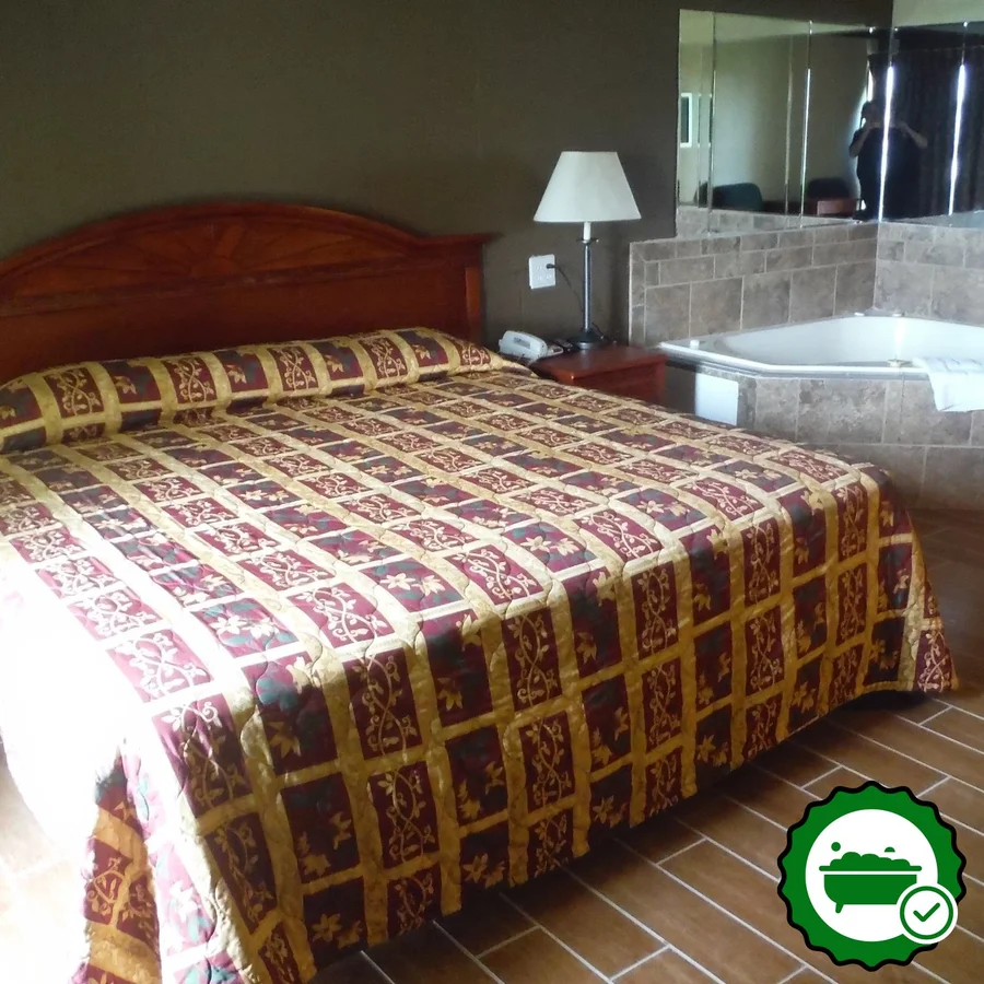 Budgetel Grand Rapids - Verified Jacuzzi In-Room