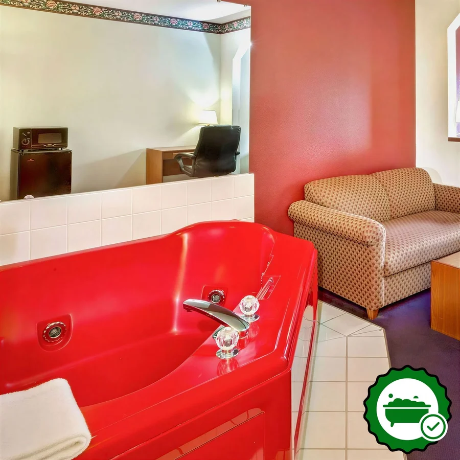 Days Inn & Suites by Wyndham Gresham - Verified Jacuzzi In-Room