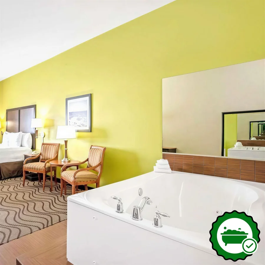 La Quinta Inn & Suites by Wyndham Corpus Christi Airport - Verified Jacuzzi In-Room