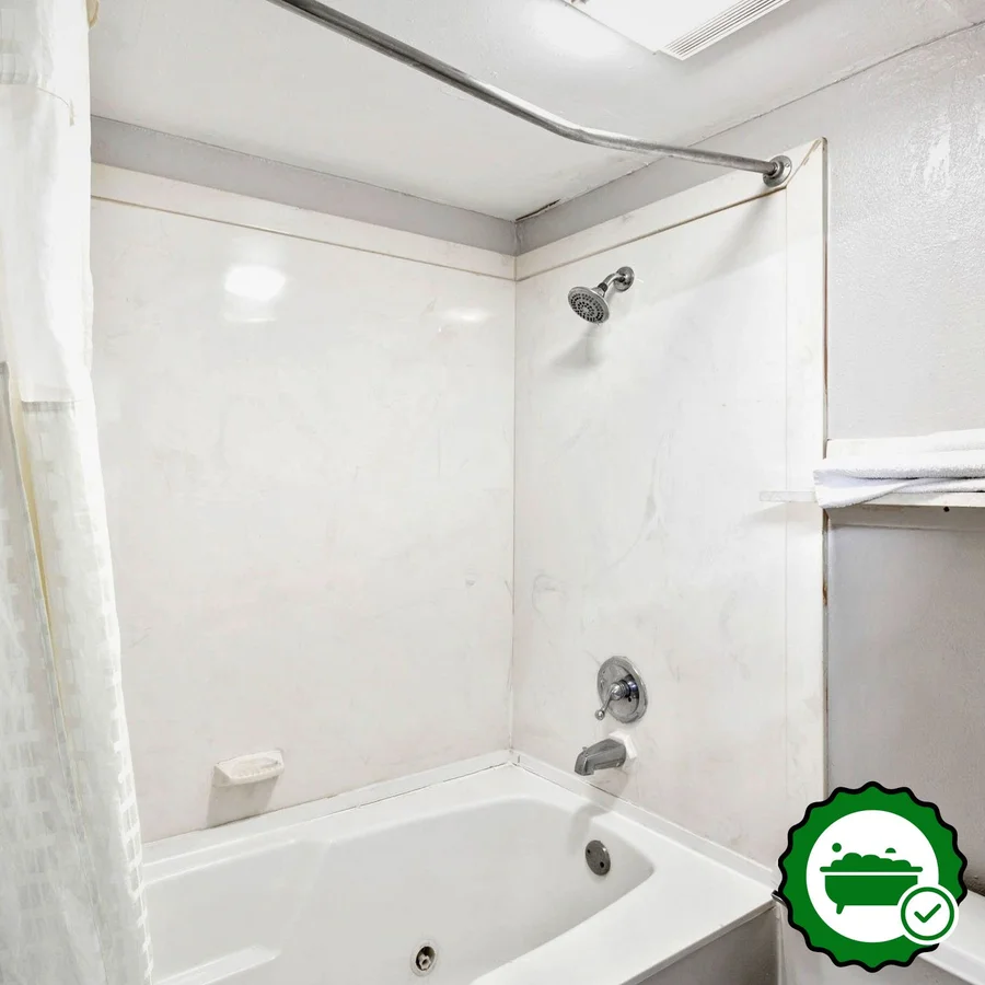 Hotel O Columbia Downtown near I-65 - Verified Jacuzzi In-Room