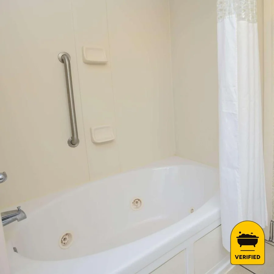 Hampton Inn Williamston: the King Whirlpool Suite in Williamston, NC