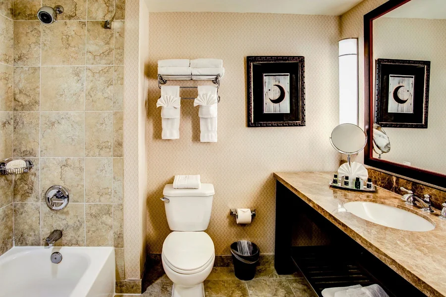 Overton Hotel & Conference Center - Featured hot tub