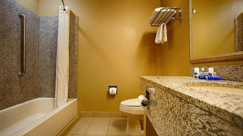 Best Western Plus Woodland Hills Hotel & Suites - Featured hot tub