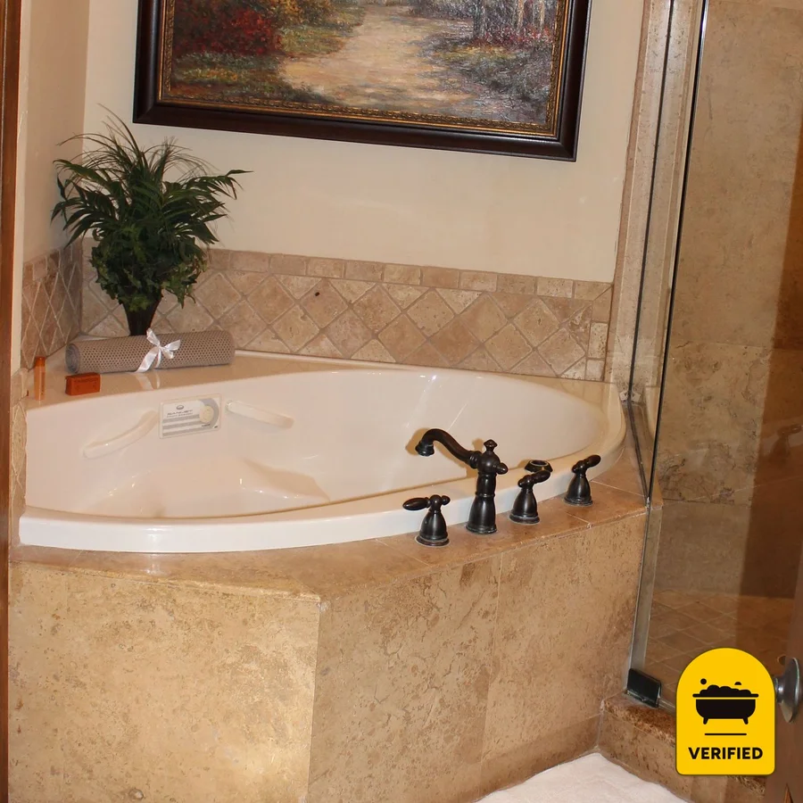 Inn on Lake Granbury: the Lakeview Jetted Tub Suite in Granbury, TX