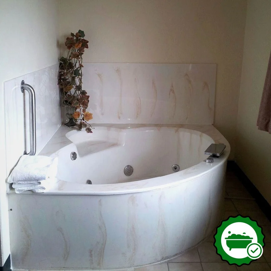 Boarders Inn & Suites by Cobblestone Hotels - Wautoma - Verified Jacuzzi In-Room