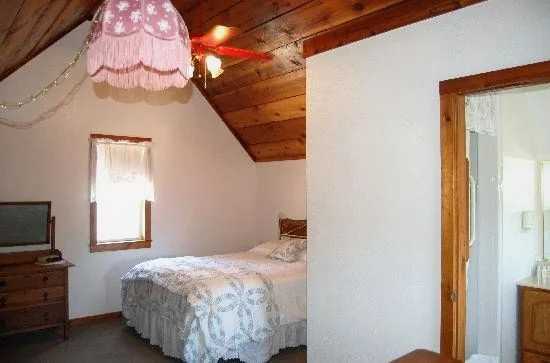 Gruene Cottages - Guest Room image