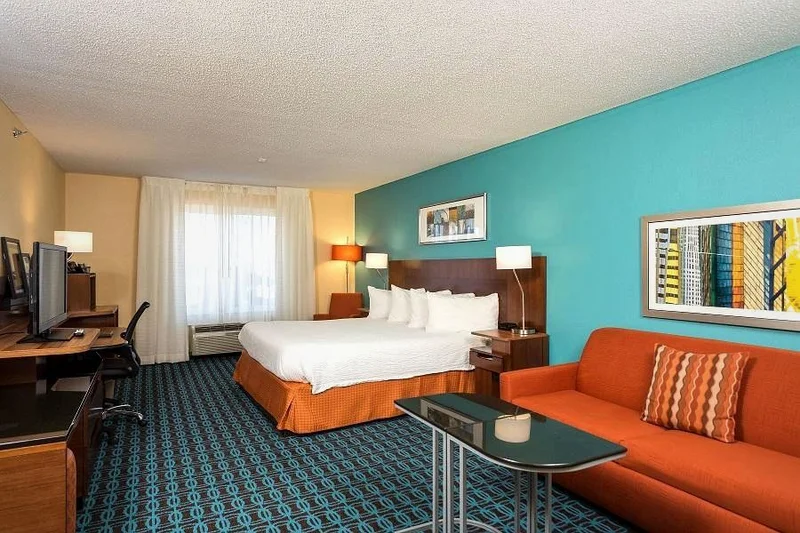 Baymont by Wyndham St. Charles - Guest Room image