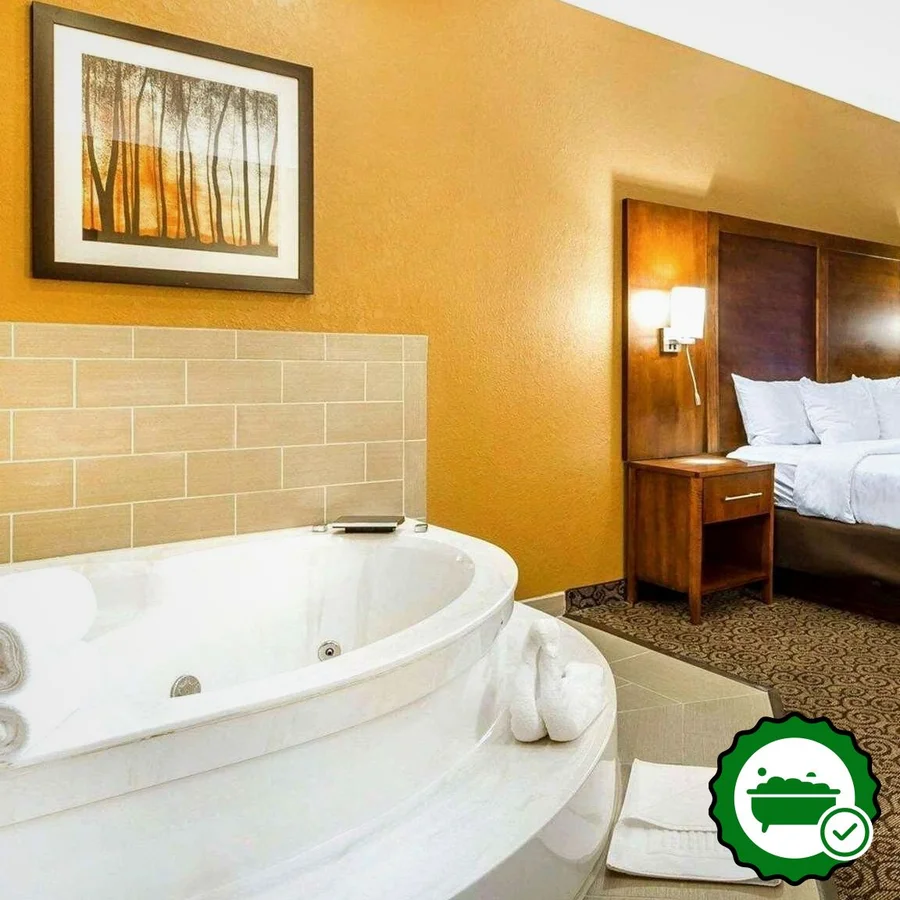 Comfort Suites - Verified Jacuzzi In-Room