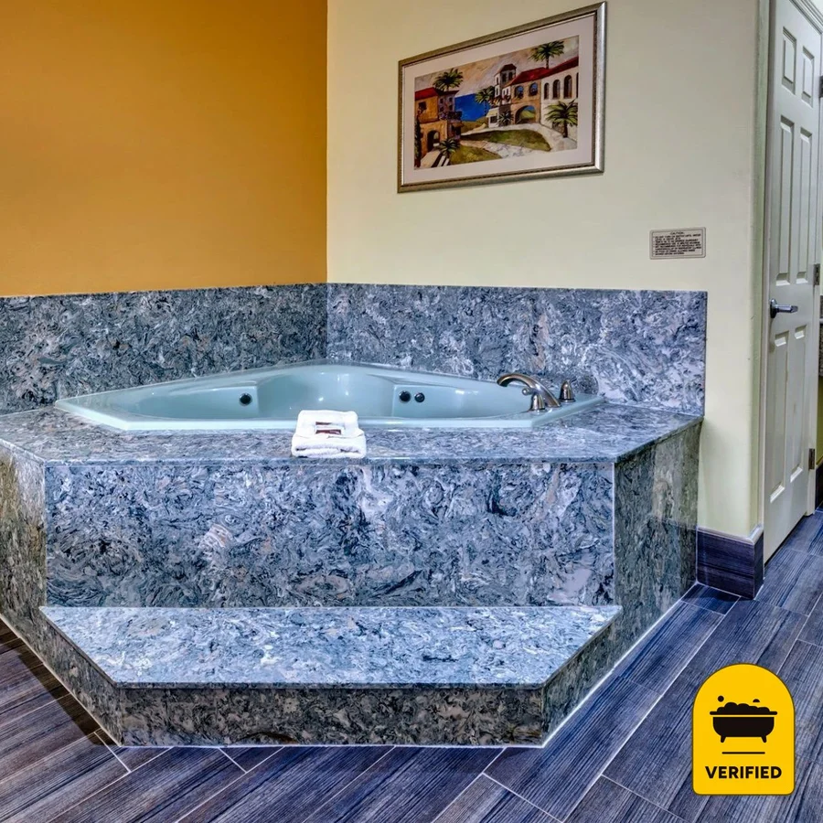 Quality Inn: the King Whirlpool Suite in Brownsville, TX