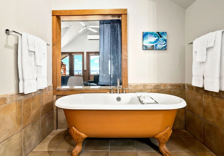 Saratoga Inn - Featured hot tub