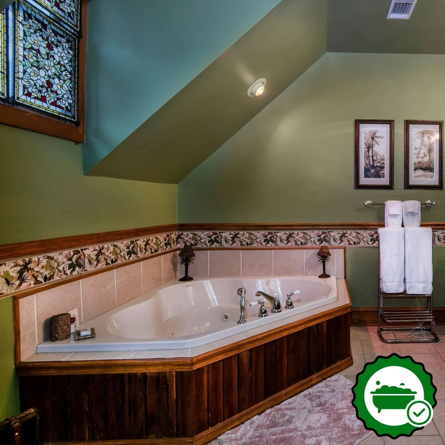 The Empress Of Little Rock - Verified Jacuzzi In-Room