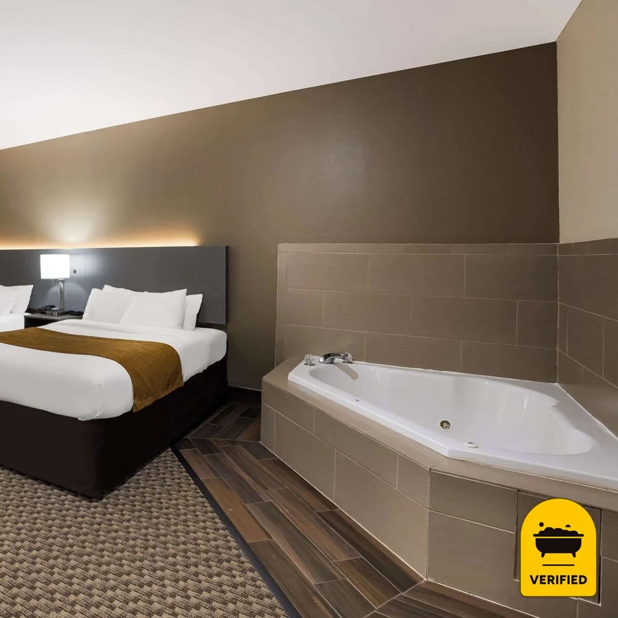 Comfort Inn & Suites Midway - Tallahassee West: the King Jetted Tub Room in Midway, FL