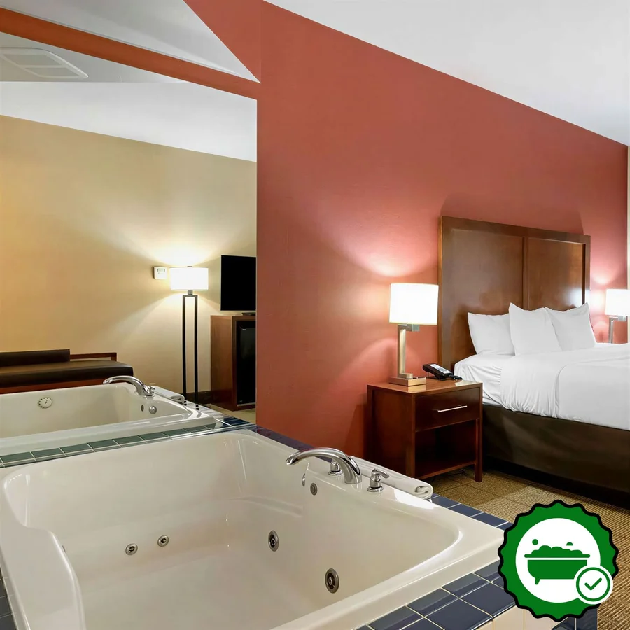 Comfort Inn & Suites - Verified Jacuzzi In-Room