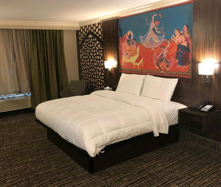 Lincoln Hotel Philadelphia: the Grand Jacuzzi Suite in Trevose, PA