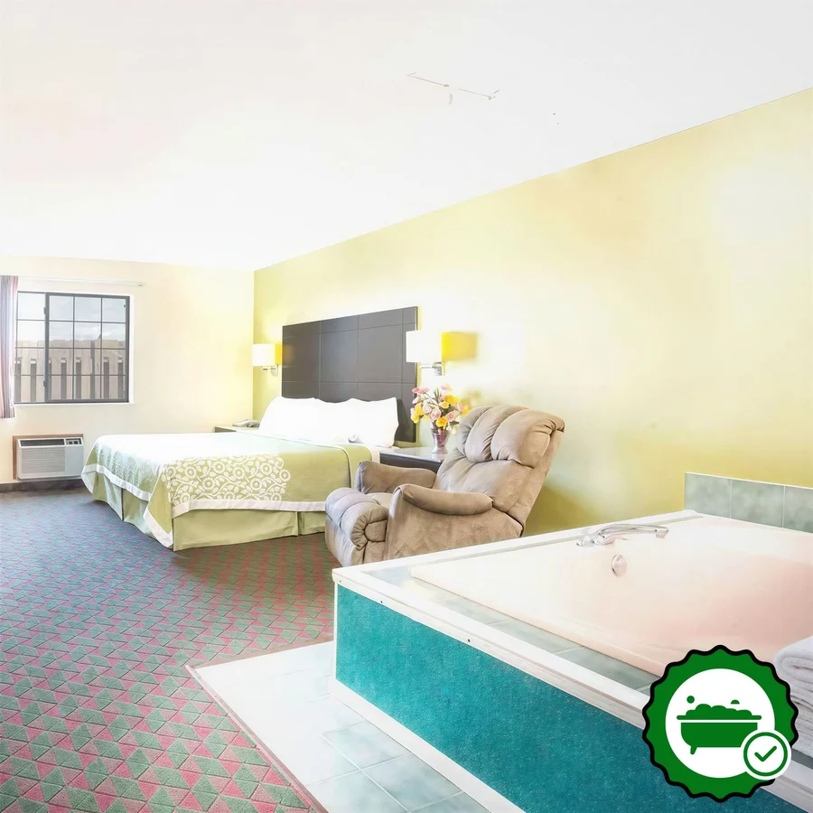 Days Inn by Wyndham Lexington NE - Verified Jacuzzi In-Room