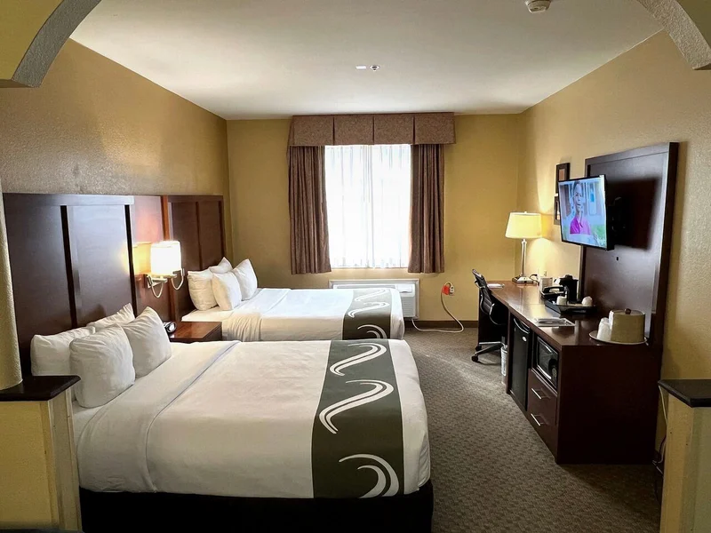 Quality Suites Midland North Loop 250 - Guest Room image