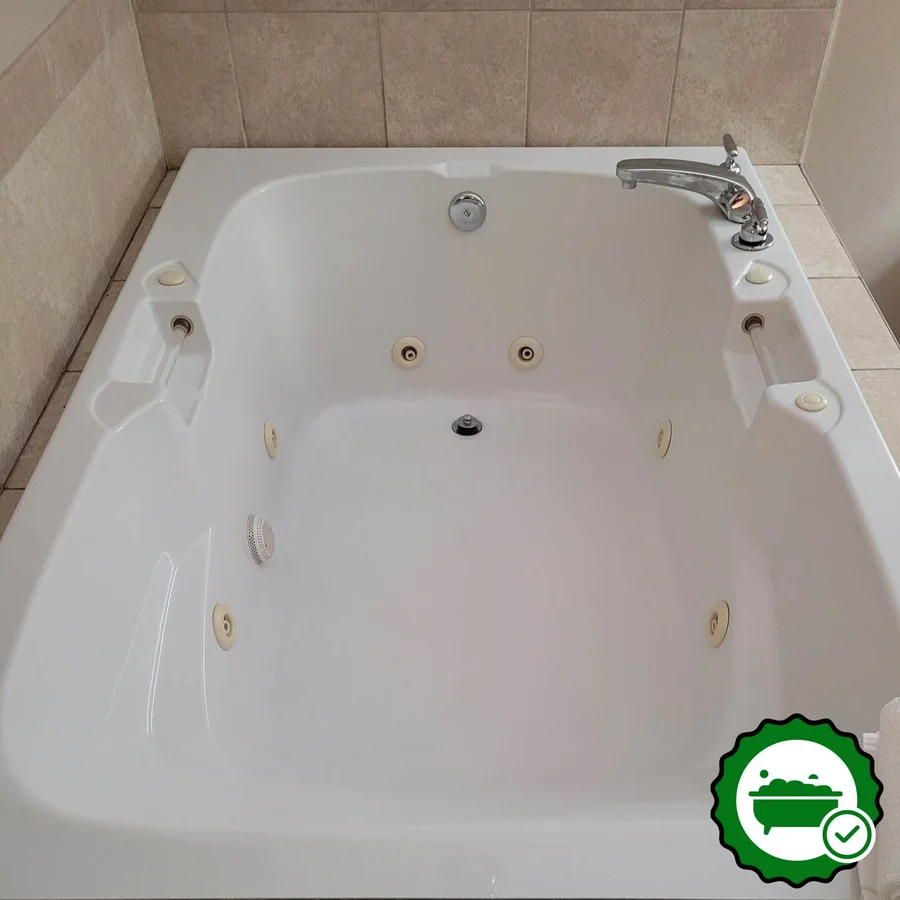 Country Inn & Suites by Radisson, Lima, OH - Verified Jacuzzi In-Room