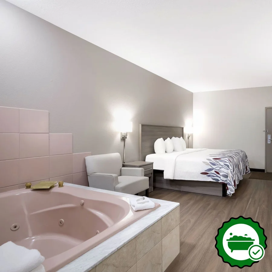 Red Roof Inn Weedsport - Verified Jacuzzi In-Room