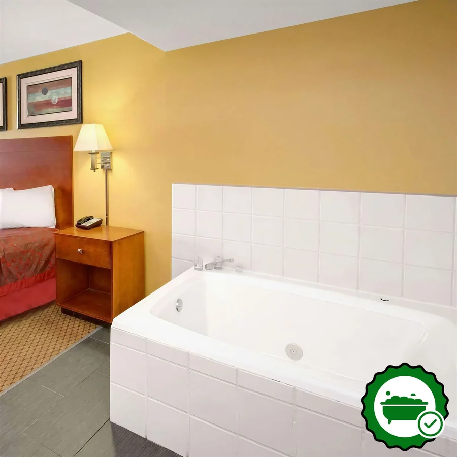 Days Inn By Wyndham Gulfport - Verified Jacuzzi In-Room