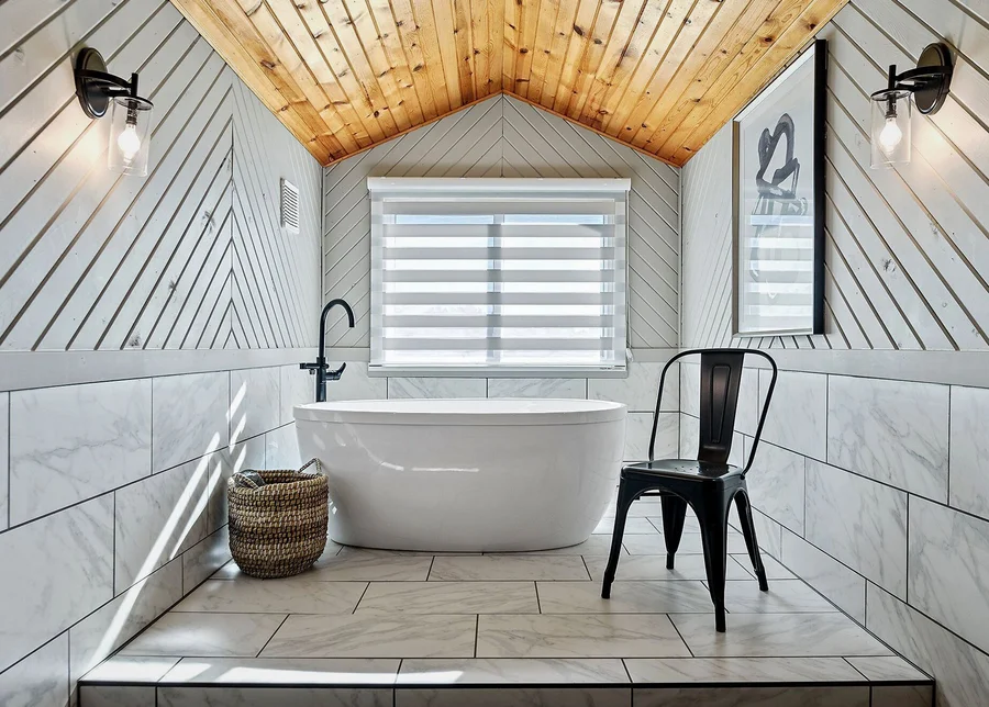 Black Forest Inn Bed And Breakfast - Featured hot tub