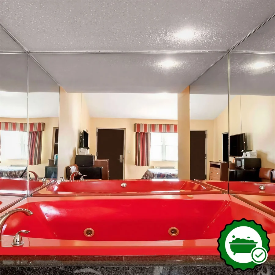 Travelodge by Wyndham Jersey City - Verified Jacuzzi In-Room