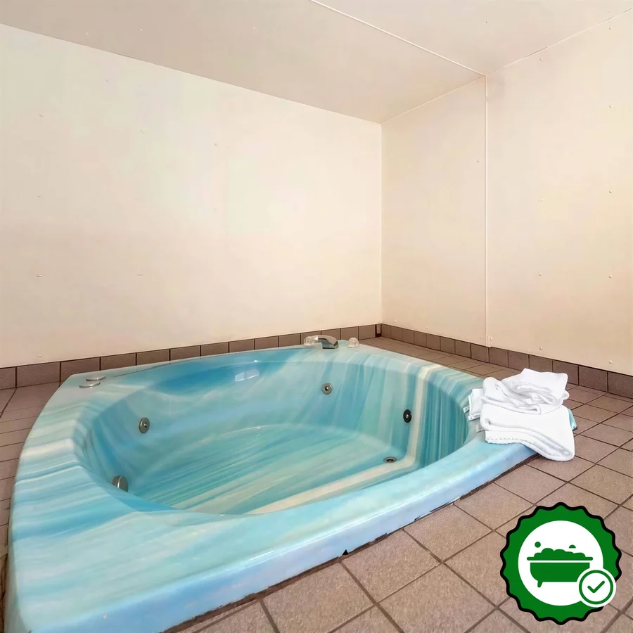 Econo Lodge Black Hills - Verified Jacuzzi In-Room
