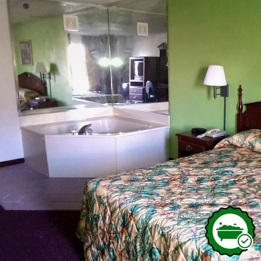 Magnuson Hotel Lawrenceville - Verified Jacuzzi In-Room