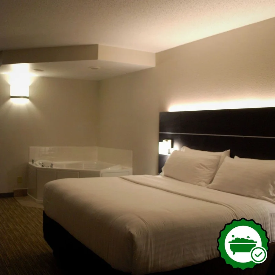 Holiday Inn Express & Suites Kingsport-Meadowview I-26, an IHG hotel - Verified Jacuzzi In-Room